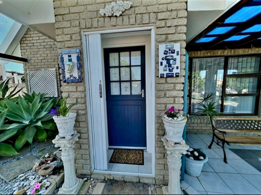  Bedroom Property for Sale in Hartenbos Heuwels Western Cape
